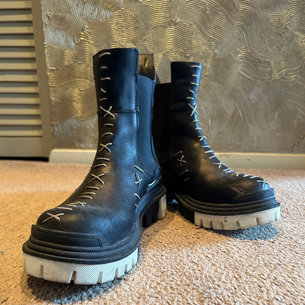 Papucei Lug Sole Boots, size 38, Handcrafted  leather made in Romania.